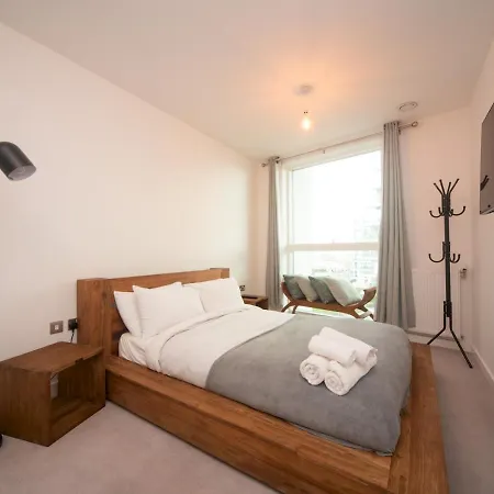 Pass The Keys Breathtaking 2 Bed 2 Bath Greenwich Riverside Flat