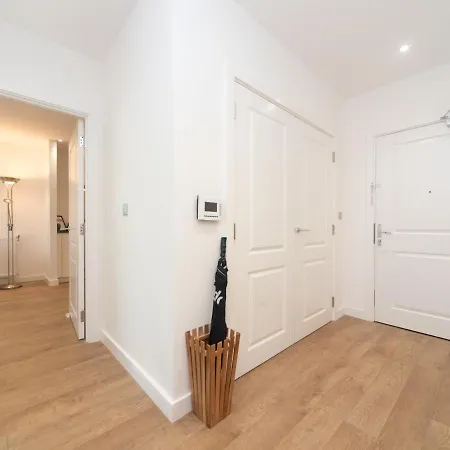 Apartment Pass The Keys Breathtaking 2 Bed 2 Bath Greenwich Riverside Flat