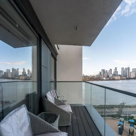 Pass The Keys Breathtaking 2 Bed 2 Bath Greenwich Riverside Flat London