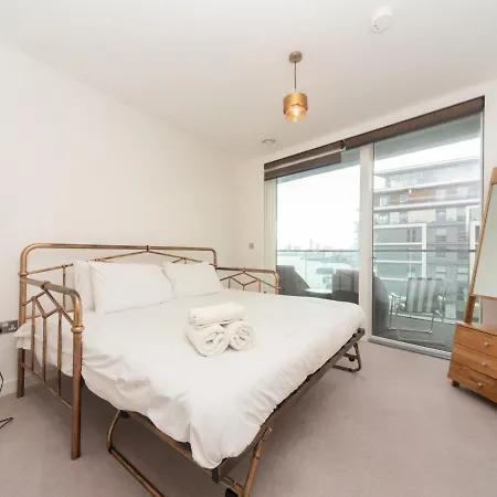Pass The Keys Breathtaking 2 Bed 2 Bath Greenwich Riverside Flat London