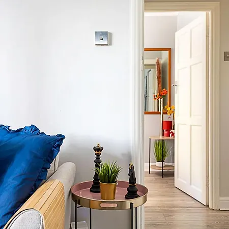Chic High Spec Near Apartment London