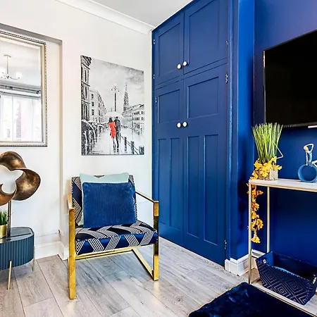 Chic High Spec Near London