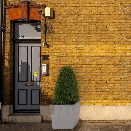 The Buross - Aldgate