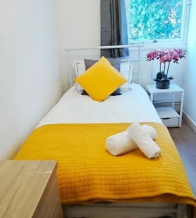 Clapham Garden Near Battersea Park * London