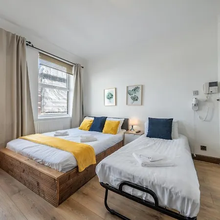 The Buross - Aldgate * London