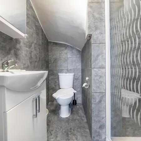 The Buross - Aldgate Aparthotel London