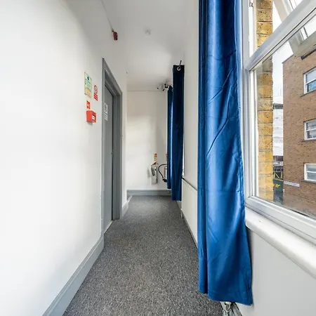 The Buross - Aldgate *