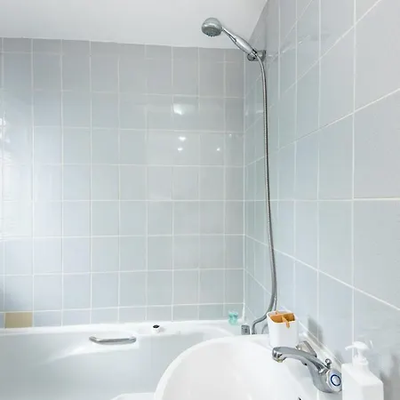 Aparthotel Spacious En-suite In A 5-bedroom House At *