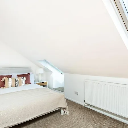 Aparthotel Spacious En-suite In A 5-bedroom House At Hanwell