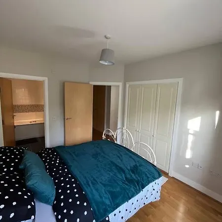 Apartman Modern 2 Bed Next To Station + Parking *