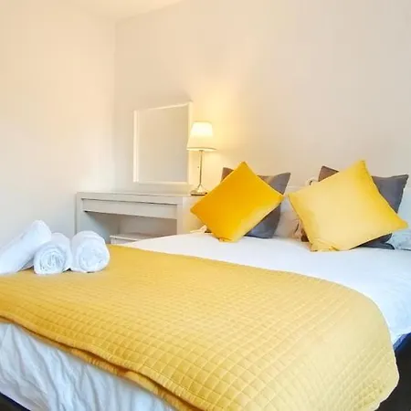 Clapham Garden Near Battersea Park * London