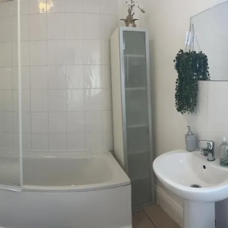 Spacious 5-bed Retreat Apartment London