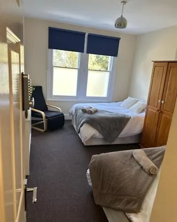 Spacious 5-bed Retreat Apartment London