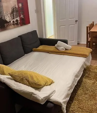 Self Contained 2 Bedroom Flat In Southwark Apartment London