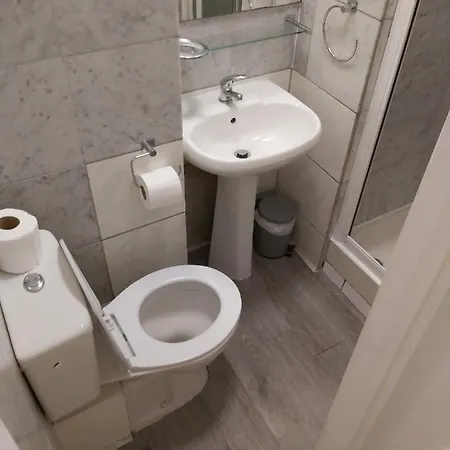 Compact Studio For 2 Near Paddington-f13 London