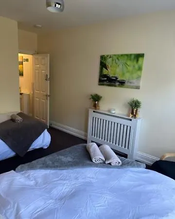 Spacious 5-bed Retreat * London