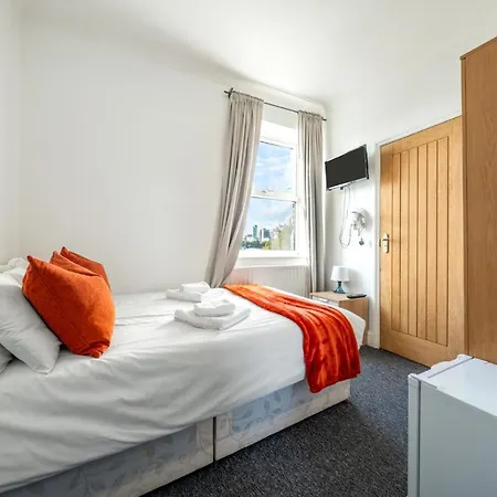 The Buross - Aldgate London