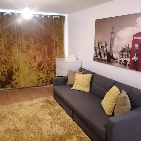 Self Contained 2 Bedroom Flat In Southwark *