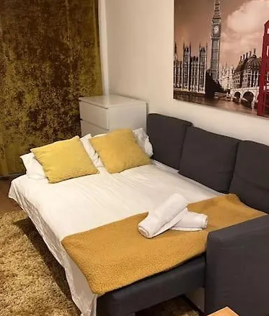 Self Contained 2 Bedroom Flat In Southwark Apartment