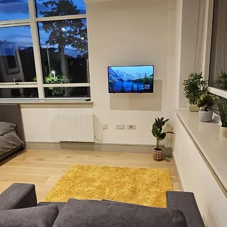 Apartment Studio Flat In Tottenham London