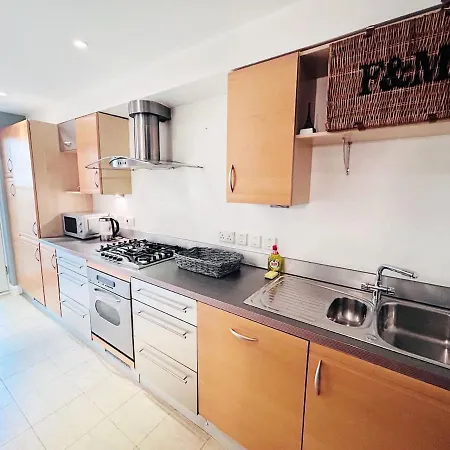 Amazing Flat Near South Kensington - 2 To 3 Bedrooms Apartment