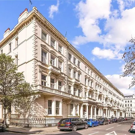 Amazing Flat Near South Kensington - 2 To 3 Bedrooms *