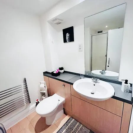 Amazing Flat Near South Kensington - 2 To 3 Bedrooms Apartment *