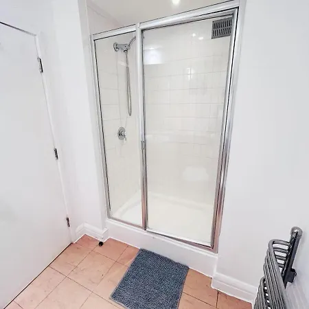 Amazing Flat Near South Kensington - 2 To 3 Bedrooms Apartment
