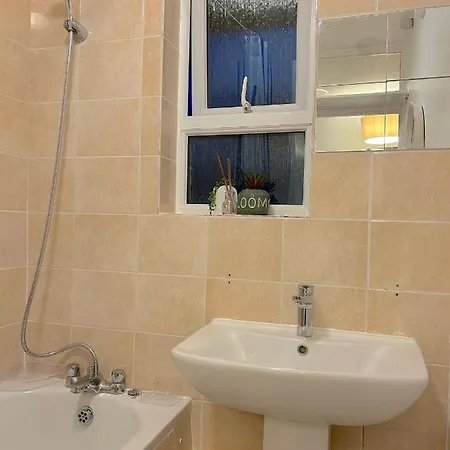 Blue Poppy Hostel London