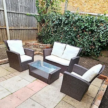 3 Bedroom House In Tottenham 10 Mins Walk From Seven Sisters Station London