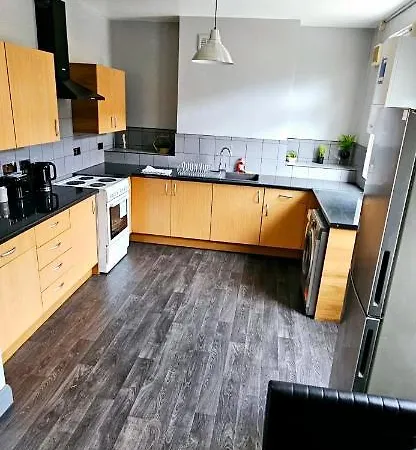 3 Bedroom House In Tottenham 10 Mins Walk From Seven Sisters Station