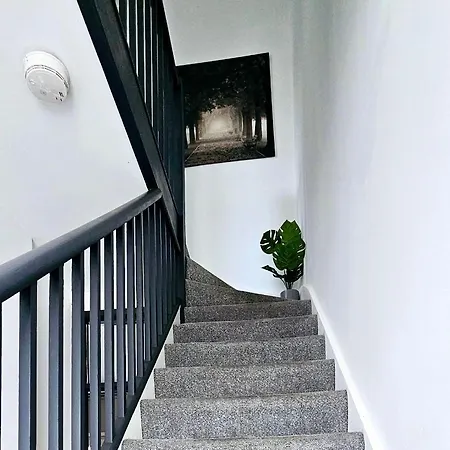 3 Bedroom House In Tottenham 10 Mins Walk From Seven Sisters Station *