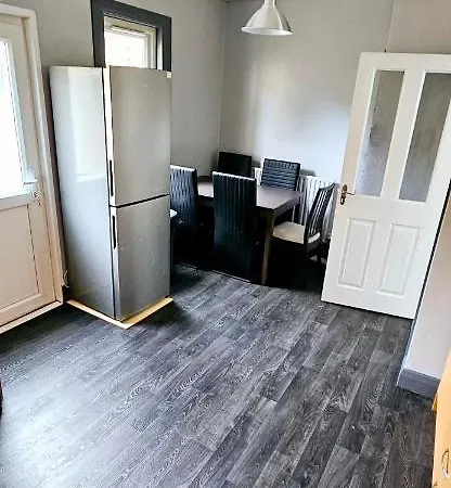 3 Bedroom House In Tottenham 10 Mins Walk From Seven Sisters Station London