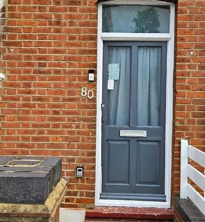 3 Bedroom House In Tottenham 10 Mins Walk From Seven Sisters Station Apartment *