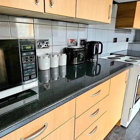 3 Bedroom House In Tottenham 10 Mins Walk From Seven Sisters Station