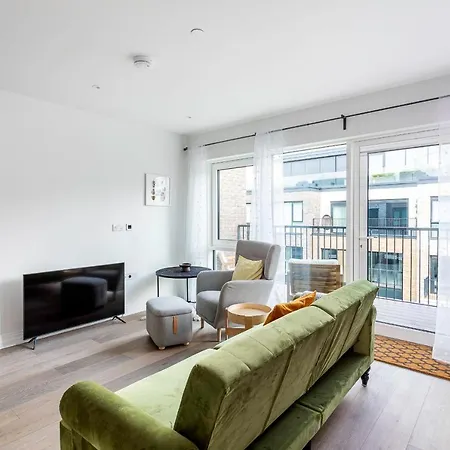 Modern Chelsea Apartment