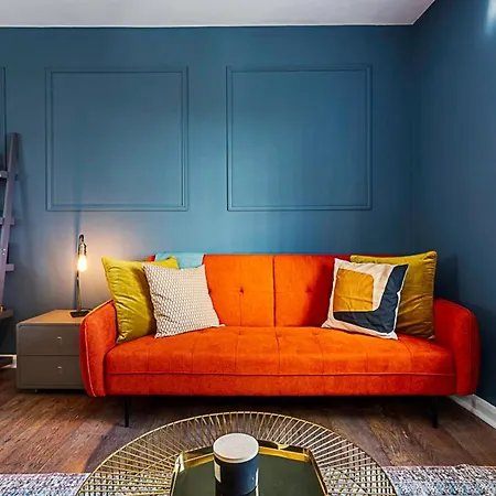 Cosy Spitalfields Hideaway Apartment