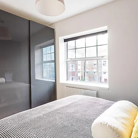 Cosy Spitalfields Hideaway * London