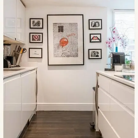 Stunning 2 Bed Apartment London