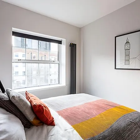 Cosy Spitalfields Hideaway Apartment