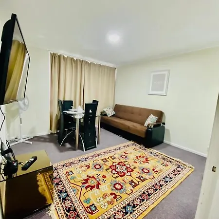 Spacious One Bedroom Edgeware Road Central * London