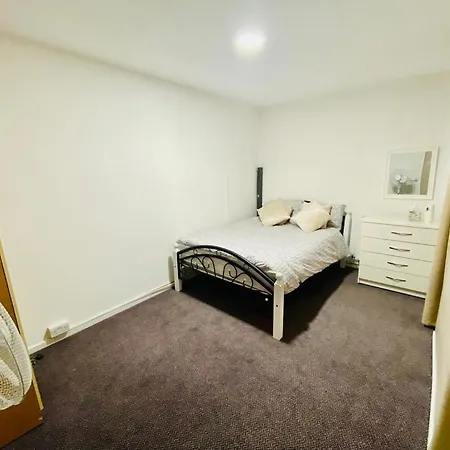 Spacious One Bedroom Edgeware Road Central