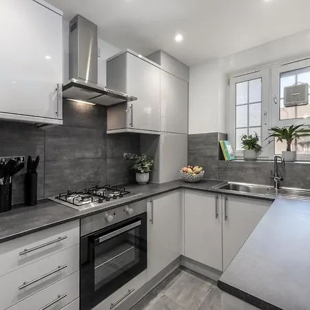 Cosy 4-bedroom Next To Borough Apartment *