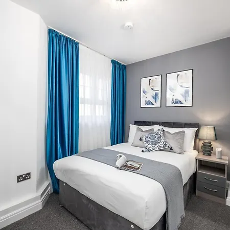 Cosy 4-bedroom Next To Borough Apartment