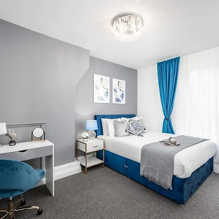 Cosy 4-bedroom Next To Borough
