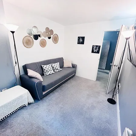 Amazing Flat Near South Kensington - 2 To 3 Bedrooms