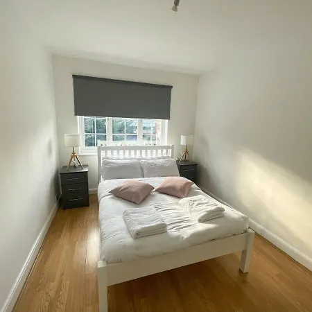 Pinner Apartments Apartment *