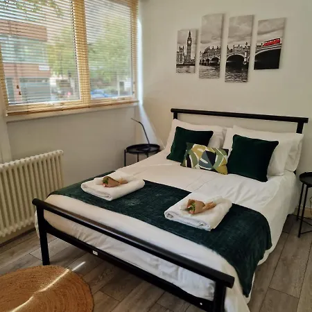 2 Bedrooms Flat In Great Location! Apartment *