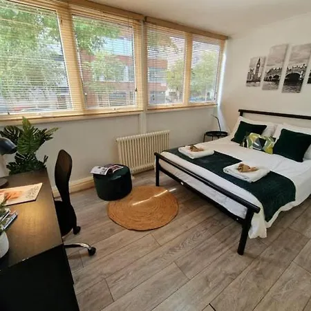 2 Bedrooms Flat In Great Location!