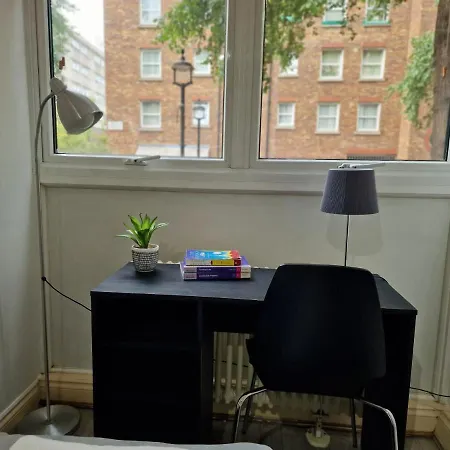 Apartment 2 Bedrooms Flat In Great Location!